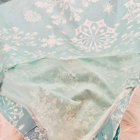 Mahogany Bag with A Purpose Snowflake Graphic Blue Linen Tote Bag - Picture 2 of 5